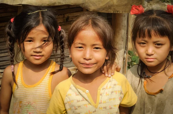 Nepal üç güzel kız