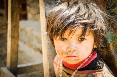 Nepal kahverengi saçlı çocuk