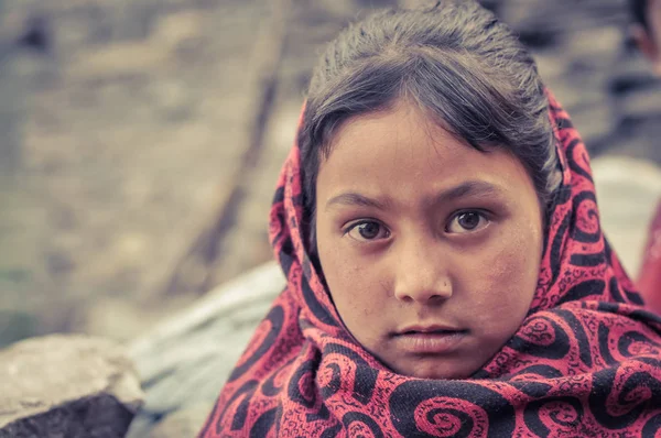 Menina e ornamentos em Nepal — Fotografia de Stock