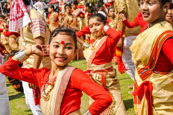 Dziewczyna z czerwoną kropką w Assam — Zdjęcie stockowe