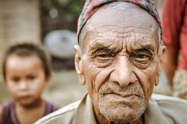 Γέρος Συνοφρυωμένος στο Νεπάλ — Φωτογραφία Αρχείου