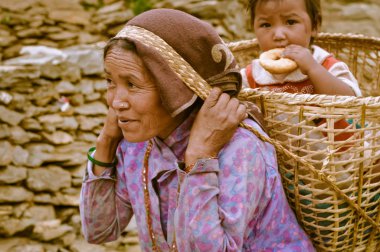 Alt sepette Nepal kadınla