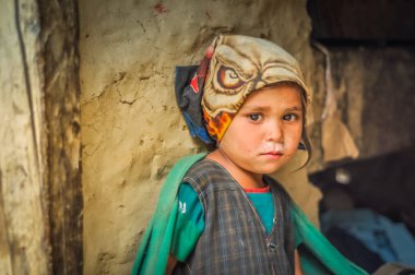 Nepal üzgün kız
