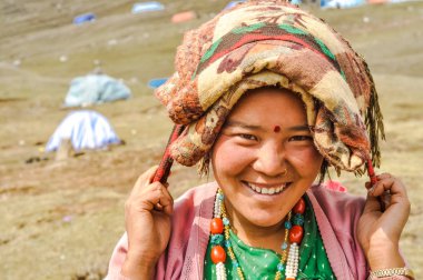 Nepal boncuklar gülümseyen kadın