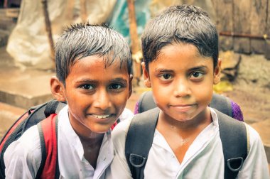 Bangladeş'te beyaz çocuklar