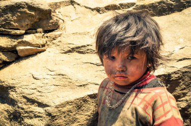 Nepal üzgün çocuk