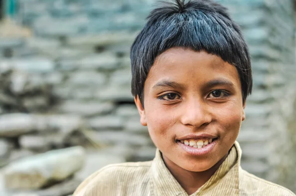 Nepal güzel gülümseme ile çocuk