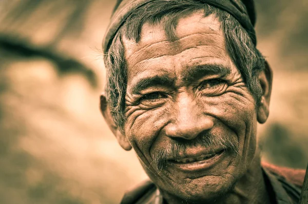 Hombre arrugado en Nepal — Foto de Stock