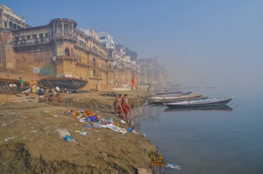 Uttar Pradesh sisli sabah erkeklerde