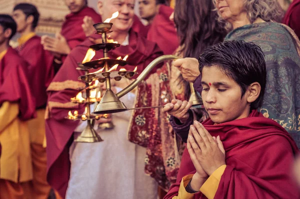 Προσεύχεται αγόρι στο Uttarkhand — Φωτογραφία Αρχείου