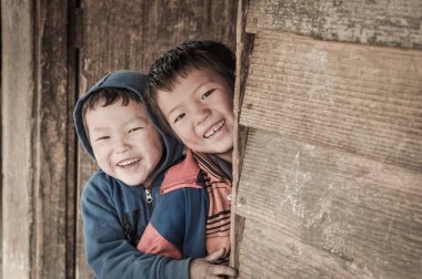 Arunachal Pradesh mutlu gülümseme çocuklar