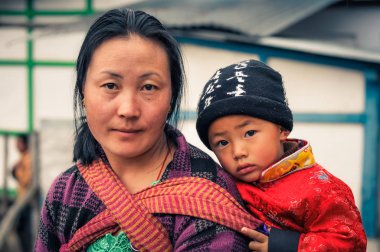 Anne ve oğlu Arunachal Pradesh