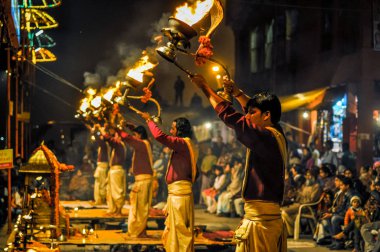 Uttar Pradesh yangında kadehler