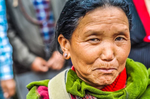 Mujer con visión tímida en Bihar — Foto de Stock