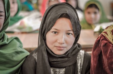 Afganistan'daki siyah Tesettür kızla