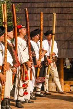 Fujara Slovakya Festivali'nde erkeklerle