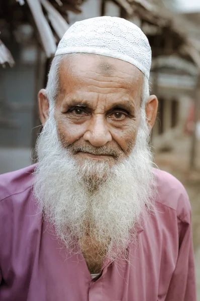 Hombre de rosa en Bangladesh — Foto de Stock