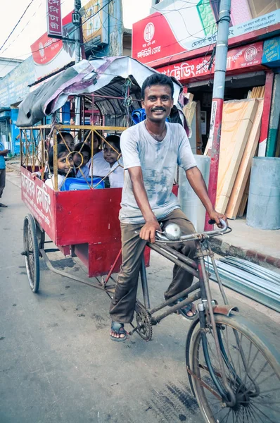 Bangladeş'te gülümseyen adam — Stok fotoğraf