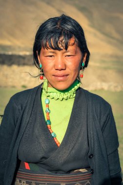 Nepal Yeşil gömlekli genç kadın