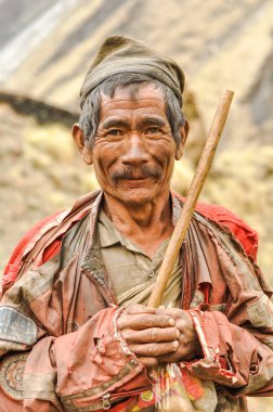 Nepal gri bıyıklı adam