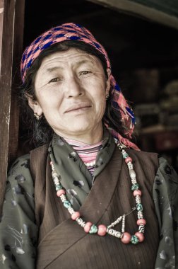 Boncuk Nepal kadınla