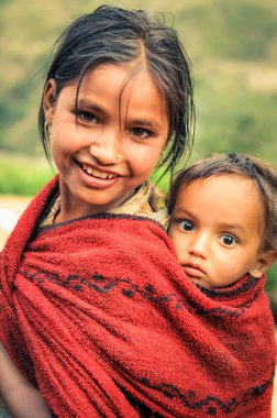 Nepal büyük kahverengi gözleri ile küçük çocuk