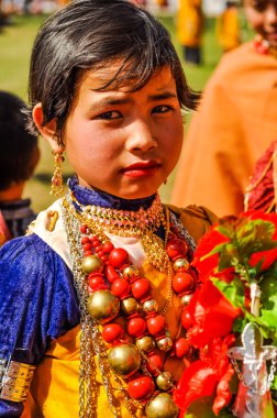 Meghalaya büyük boncuklar ile kız