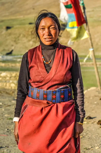 Женщина с ремнем в Непале — стоковое фото