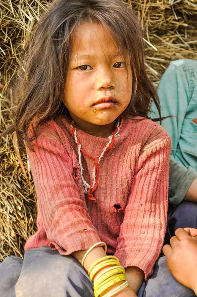 Ledsen flicka i Nepal — Stockfoto