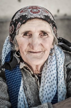 Tacikistan mütevazi gözlü kadın