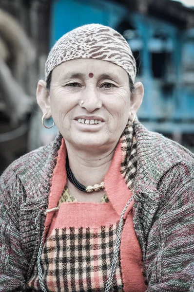 Mulher com bindi em Himachal Pradesh — Fotografia de Stock