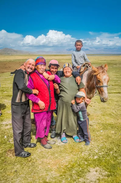 Leende människor i Kirgizistan Royaltyfria Stockfoton