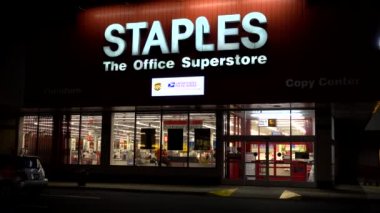 Zımba yetkili Ups, posta paketleri nakliye 23 Eylül 2017 perakendeci mağazası - Saugus, Massachusetts ABD - Kırtasiye