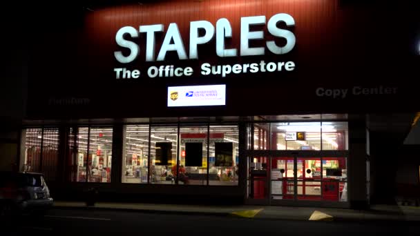 Staples Auktoriserade Ups Frakt Mail Paket Kontorsmaterial Återförsäljare Skyltfönster Saugus — Stockvideo