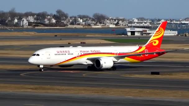 China Hainan Airlines Boeing 787 Dreamliner Komt Uit Een Overzeese — Stockvideo