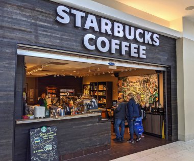 Starbucks kafe restoranı, alışveriş merkezinin içi.