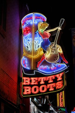 Betty Boots Kadın Ayakkabıları ve Giyim Mağazası, Nashville 'in tarihi merkezi.