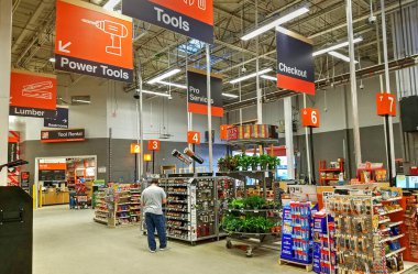 Home Depot mağazası, yazar kasa koridoruna bakın.