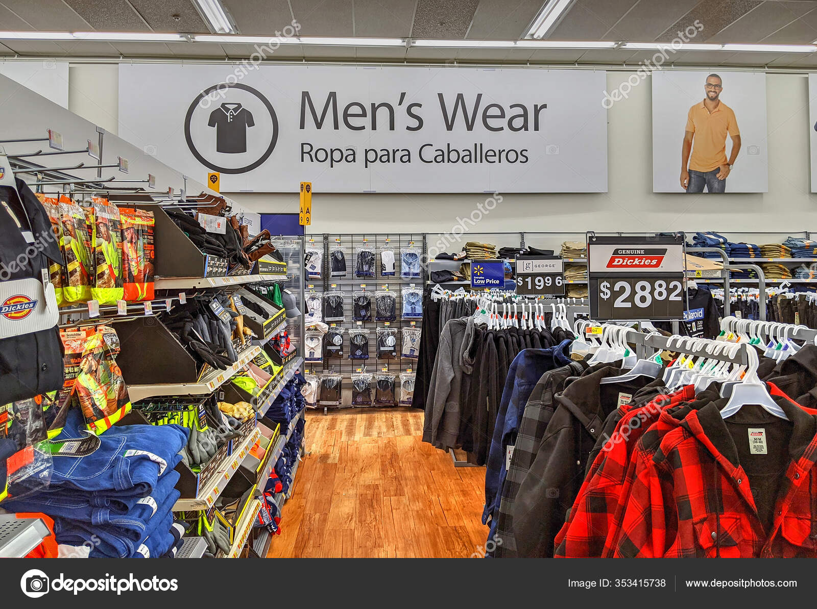 Loja Varejo Walmart Seção Corredor Roupas Masculinas — Fotografia de Stock  Editorial © Loganimages #353415738