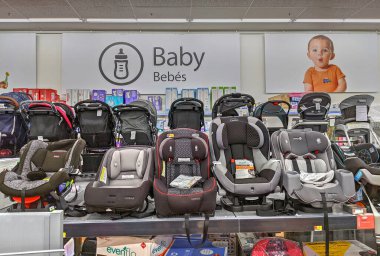 Walmart perakende mağazası, bebek ürünleri bölümü portatif araç koltukları
