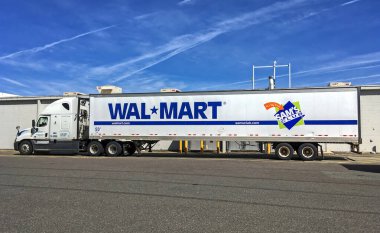 Walmart market teslimat kamyonu, boşaltma alanı.
