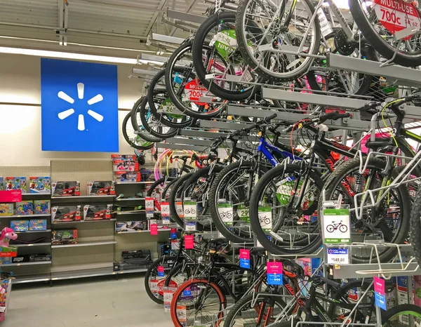 Walmart Loja Varejo Motos Scooters Skates Corredor — Fotografia de Stock