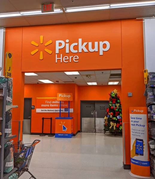 Розничный Магазин Walmart Подобрал Площадку Заказанных Онлайн Посылок — стоковое фото