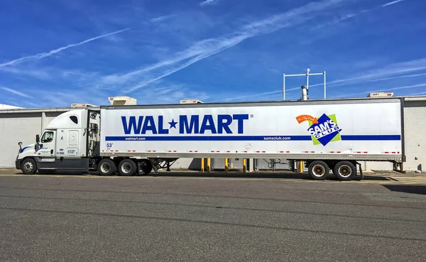 Walmart market teslimat kamyonu, boşaltma alanı.