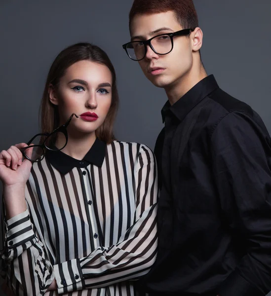 Fashion woman of young couple in trendy glasses in vogue style. — Stock fotografie