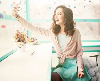 Café selfie güzel kız Vintage tonda fotoğraf