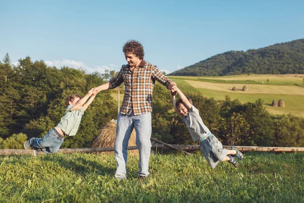 Happy father and son having fun and enjoying nature. Carpathian — Stock Photo, Image