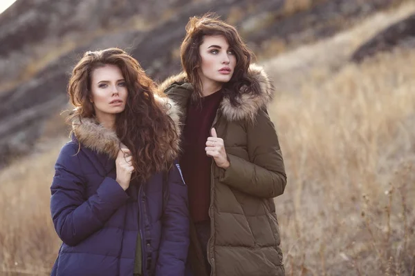 Two beautiful woman in fashion winter clothes outside. Trendy au — Stock Photo, Image