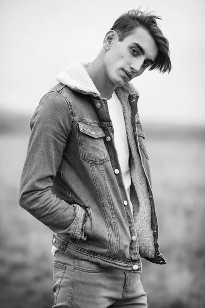 Handsome beard young man in jeans casual wear walking in the roa — Stock Photo, Image