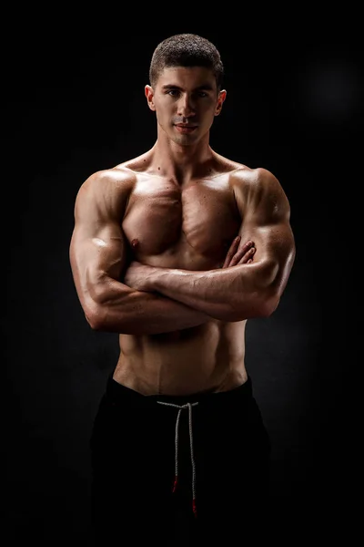 Atletik erkek fitness modeli gövde gösteren altı bohça abs. olduğunu — Stok fotoğraf